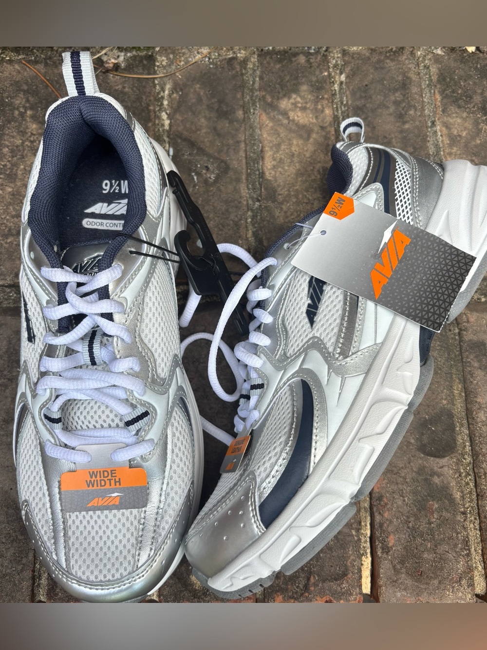 NWT Avia Women's 5000 Performance Sneakers, Wide Width, Odor Control | Sz 9.5